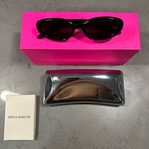 Gentle Monster, Bold Collection “Bandoneon.S 01” style worn by Jennie Kim